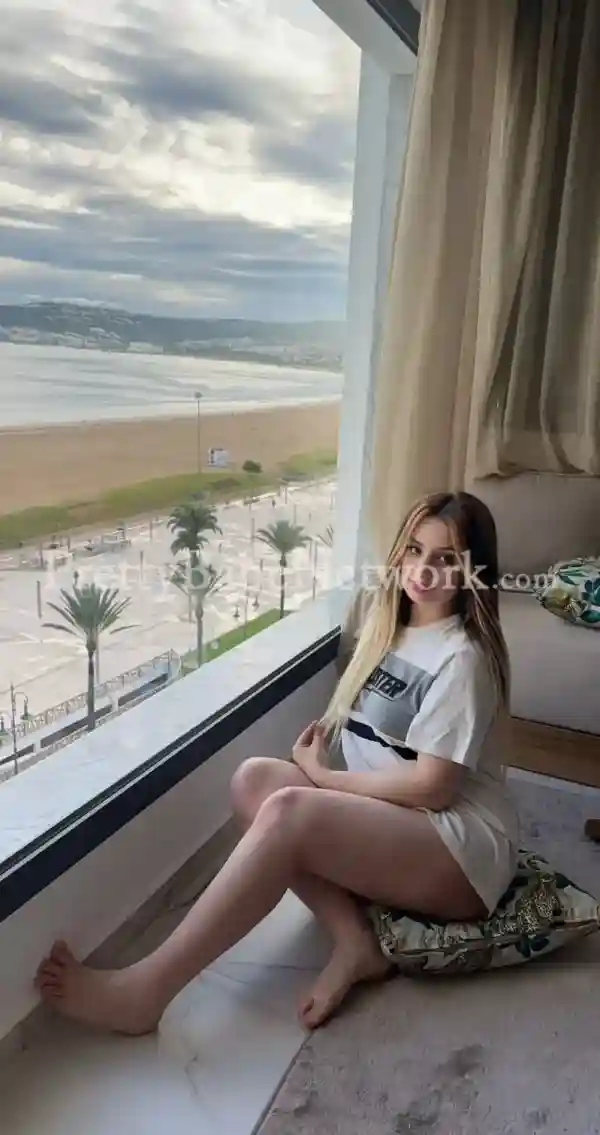 Call to Book Best Call Girl near 5-Star Hotel - Moroccan Escort in Delhi