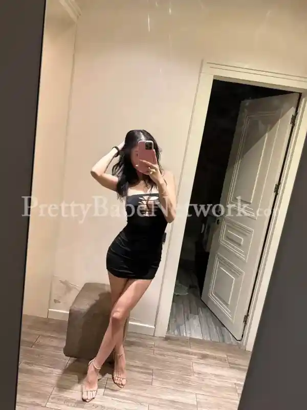 Meet Medina, a 25-year-old sexy Kazakhstani air hostess escort from GTB Nagar, Delhi