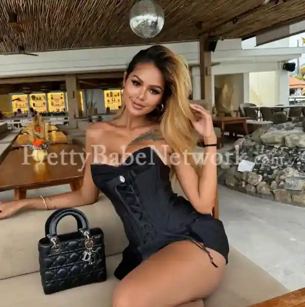 I'm a classy, glamorous Philippines air hostess call girl in your city, Govindpuri, Delhi, to fulfil your desires