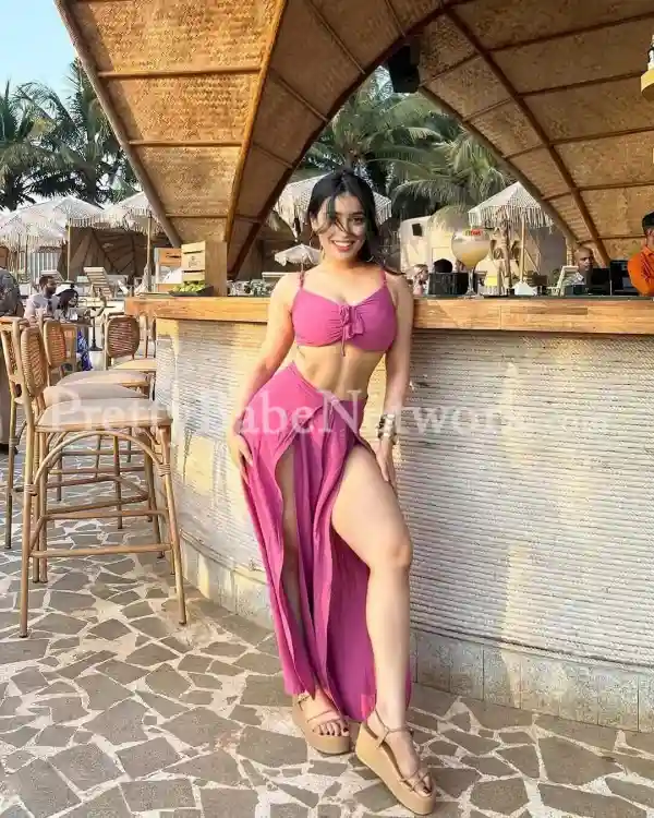 I'm an Airhostess by Profession & as an Independent Escort, Provide Service in Saket, Delhi