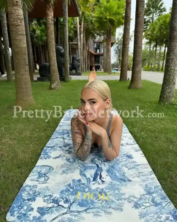 Hi, my name is Angel, my pictures are 100% real - I am college-going escort in Green Park