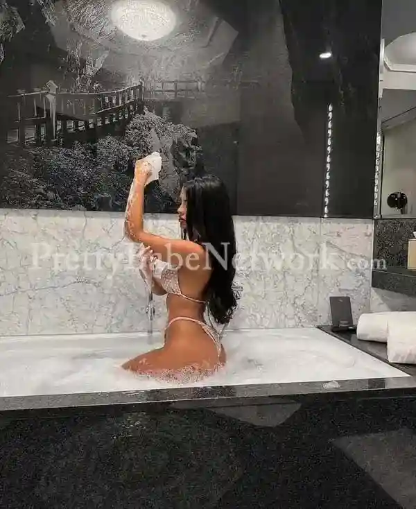 My Name is Eliška, I am a Charming Slovakian Model & Call Girl in Delhi