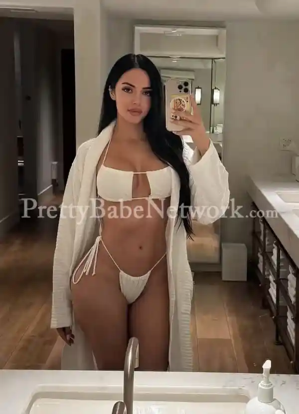 Get Ready to Meet with 23-Year-Old Russian Cute and Busty Call Girl Daria in Malviya Nagar