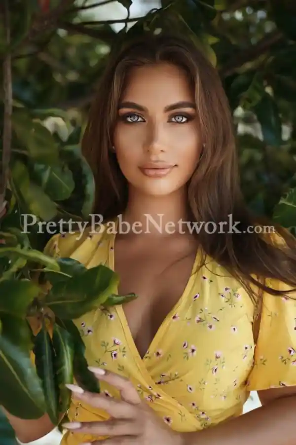 I am Daria Russian Escort for Companionship in Gulmohar Park, Delhi