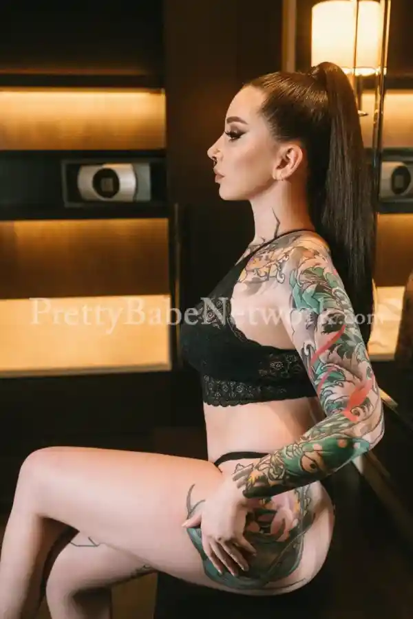 High-Class Russian Escort in Delhi 5-star Hotel Waiting to Offer Exclusive Paid Erotic Services