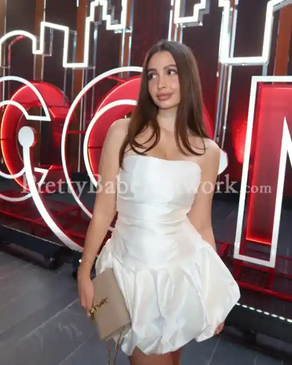 High-Class Escort Girl Jenny from Mumbai for Premium Erotic Services Only