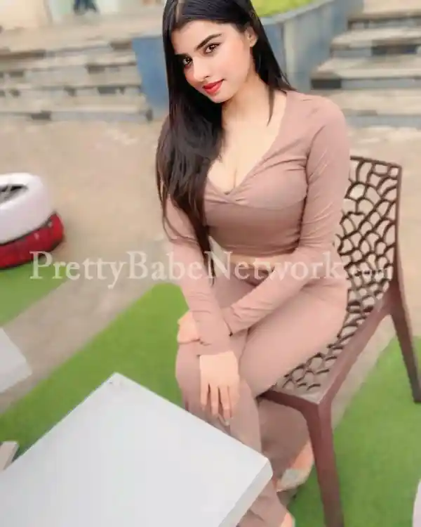 Independent VIP Chanakyapuri call girl only for real sex meet & GFE services 
