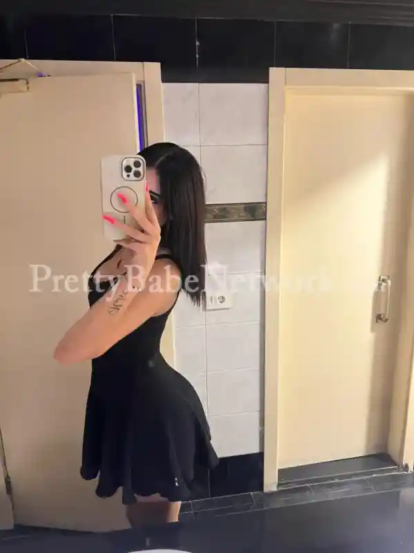 Tunisian VIP Escort near The Lalit Hotel Barakhamba, Delhi